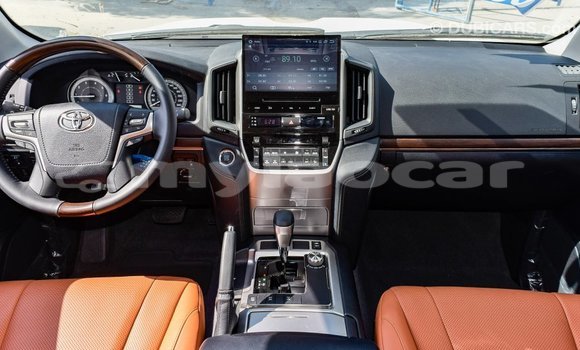 Acheter Import Voiture Toyota Land Cruiser Blanc à Import - Dubai, Attapeu Province Acheter Import Voiture Toyota Land Cruiser Blanc à Import - Dubai, Attapeu Province