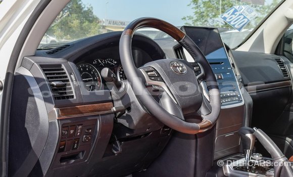 Acheter Import Voiture Toyota Land Cruiser Blanc à Import - Dubai, Attapeu Province Acheter Import Voiture Toyota Land Cruiser Blanc à Import - Dubai, Attapeu Province