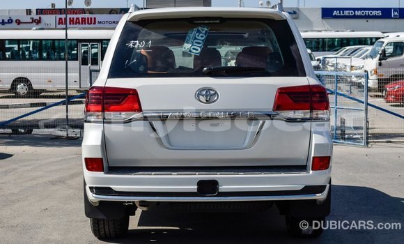 Acheter Import Voiture Toyota Land Cruiser Blanc à Import - Dubai, Attapeu Province Acheter Import Voiture Toyota Land Cruiser Blanc à Import - Dubai, Attapeu Province