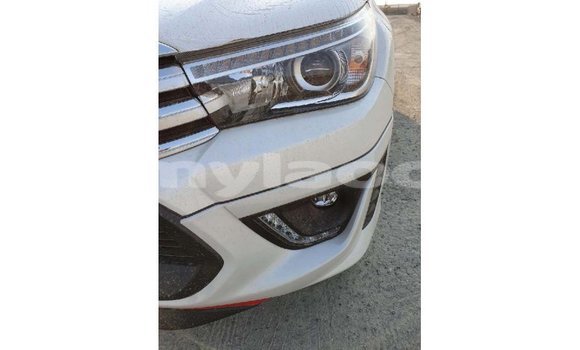 Buy Import Toyota Hilux White Car in Import - Dubai in Attapeu Province Buy Import Toyota Hilux White Car in Import - Dubai in Attapeu Province