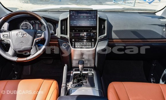 Acheter Import Voiture Toyota Land Cruiser Blanc à Import - Dubai, Attapeu Province Acheter Import Voiture Toyota Land Cruiser Blanc à Import - Dubai, Attapeu Province