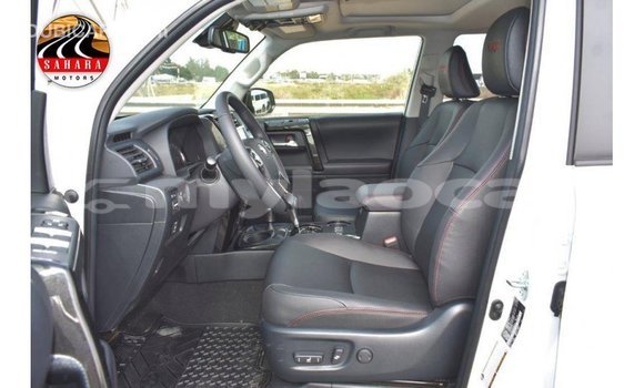 Acheter Import Voiture Toyota 4Runner Blanc à Import - Dubai, Attapeu Province Acheter Import Voiture Toyota 4Runner Blanc à Import - Dubai, Attapeu Province