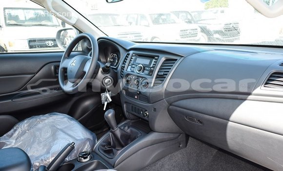 Buy Import Mitsubishi L200 White Car in Import - Dubai in Attapeu Province Buy Import Mitsubishi L200 White Car in Import - Dubai in Attapeu Province