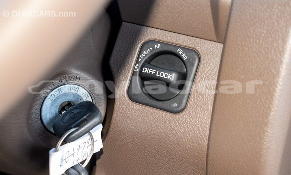 Buy Import Toyota Land Cruiser Beige Car in Import - Dubai in Attapeu Province Buy Import Toyota Land Cruiser Beige Car in Import - Dubai in Attapeu Province