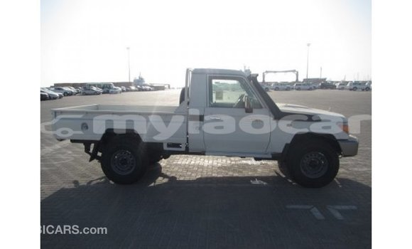 Buy Import Toyota Land Cruiser White Car in Import - Dubai in Attapeu Province Buy Import Toyota Land Cruiser White Car in Import - Dubai in Attapeu Province