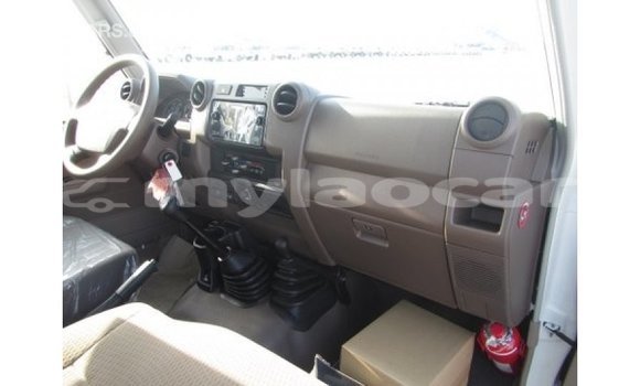 Buy Import Toyota Land Cruiser White Car in Import - Dubai in Attapeu Province Buy Import Toyota Land Cruiser White Car in Import - Dubai in Attapeu Province