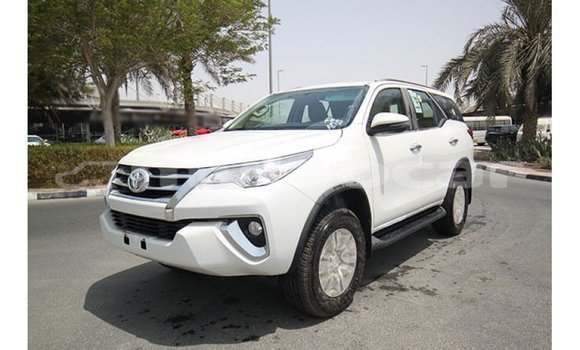 Acheter Import Voiture Toyota Fortuner Blanc à Import - Dubai, Attapeu Province Acheter Import Voiture Toyota Fortuner Blanc à Import - Dubai, Attapeu Province