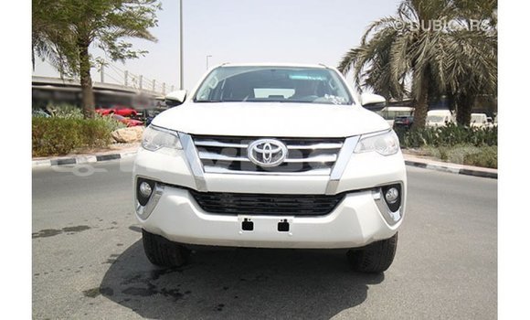 Acheter Import Voiture Toyota Fortuner Blanc à Import - Dubai, Attapeu Province Acheter Import Voiture Toyota Fortuner Blanc à Import - Dubai, Attapeu Province