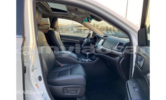 Buy Import Toyota Highlander White Car in Import - Dubai in Attapeu Province Buy Import Toyota Highlander White Car in Import - Dubai in Attapeu Province
