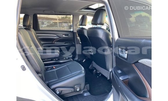 Buy Import Toyota Highlander White Car in Import - Dubai in Attapeu Province Buy Import Toyota Highlander White Car in Import - Dubai in Attapeu Province