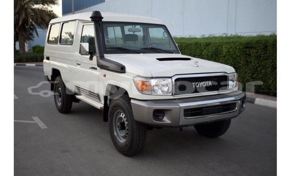 Acheter Import Voiture Toyota Land Cruiser Blanc à Import - Dubai, Attapeu Province Acheter Import Voiture Toyota Land Cruiser Blanc à Import - Dubai, Attapeu Province