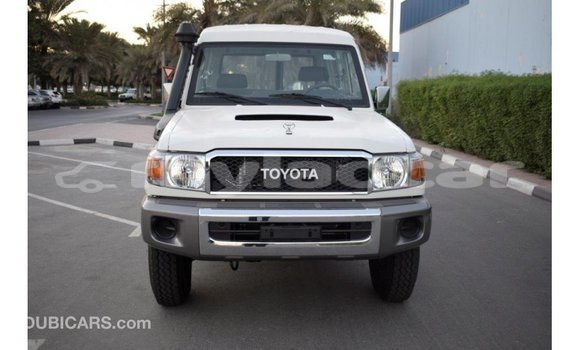 Acheter Import Voiture Toyota Land Cruiser Blanc à Import - Dubai, Attapeu Province Acheter Import Voiture Toyota Land Cruiser Blanc à Import - Dubai, Attapeu Province