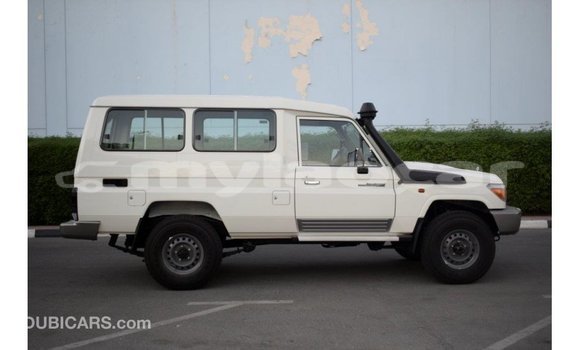 Acheter Import Voiture Toyota Land Cruiser Blanc à Import - Dubai, Attapeu Province Acheter Import Voiture Toyota Land Cruiser Blanc à Import - Dubai, Attapeu Province