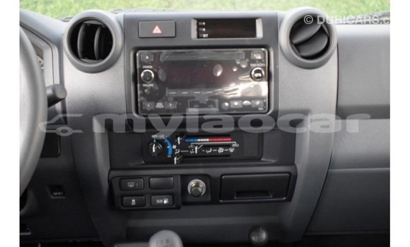 Acheter Import Voiture Toyota Land Cruiser Blanc à Import - Dubai, Attapeu Province Acheter Import Voiture Toyota Land Cruiser Blanc à Import - Dubai, Attapeu Province