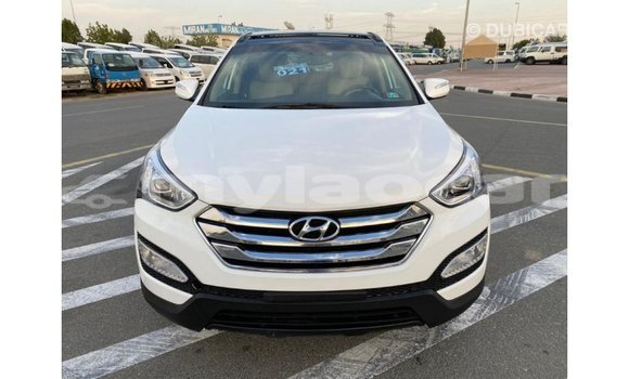Acheter Import Voiture Hyundai Santa Fe Blanc à Import - Dubai, Attapeu Province Acheter Import Voiture Hyundai Santa Fe Blanc à Import - Dubai, Attapeu Province