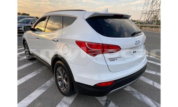 Acheter Import Voiture Hyundai Santa Fe Blanc à Import - Dubai, Attapeu Province Acheter Import Voiture Hyundai Santa Fe Blanc à Import - Dubai, Attapeu Province