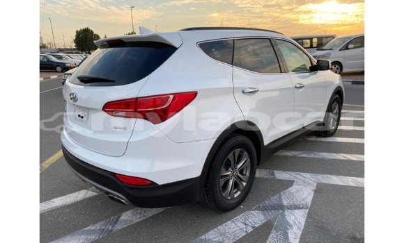 Acheter Import Voiture Hyundai Santa Fe Blanc à Import - Dubai, Attapeu Province Acheter Import Voiture Hyundai Santa Fe Blanc à Import - Dubai, Attapeu Province