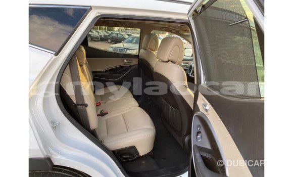 Acheter Import Voiture Hyundai Santa Fe Blanc à Import - Dubai, Attapeu Province Acheter Import Voiture Hyundai Santa Fe Blanc à Import - Dubai, Attapeu Province