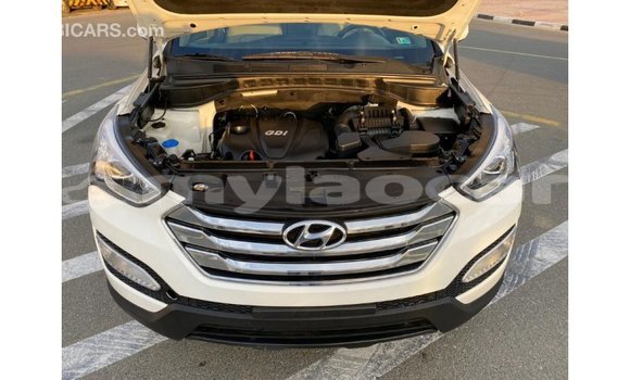 Acheter Import Voiture Hyundai Santa Fe Blanc à Import - Dubai, Attapeu Province Acheter Import Voiture Hyundai Santa Fe Blanc à Import - Dubai, Attapeu Province