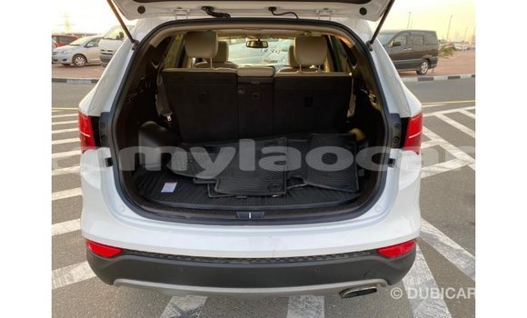 Acheter Import Voiture Hyundai Santa Fe Blanc à Import - Dubai, Attapeu Province Acheter Import Voiture Hyundai Santa Fe Blanc à Import - Dubai, Attapeu Province