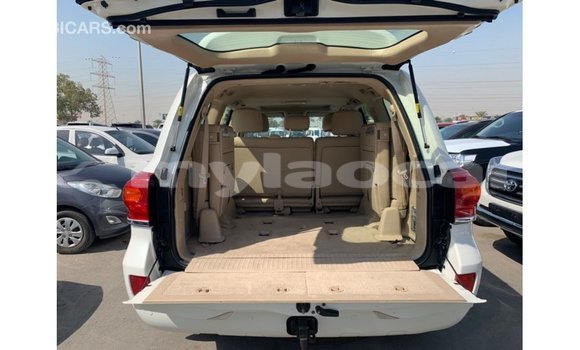 Buy Import Toyota Land Cruiser White Car in Import - Dubai in Attapeu Province Buy Import Toyota Land Cruiser White Car in Import - Dubai in Attapeu Province