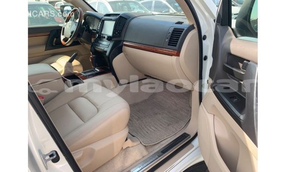 Buy Import Toyota Land Cruiser White Car in Import - Dubai in Attapeu Province Buy Import Toyota Land Cruiser White Car in Import - Dubai in Attapeu Province