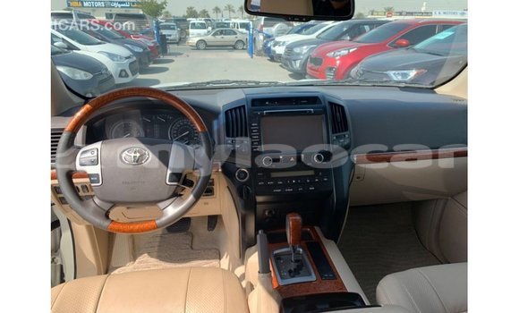 Buy Import Toyota Land Cruiser White Car in Import - Dubai in Attapeu Province Buy Import Toyota Land Cruiser White Car in Import - Dubai in Attapeu Province