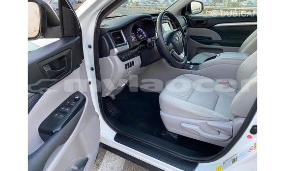 Buy Import Toyota Highlander White Car in Import - Dubai in Attapeu Province Buy Import Toyota Highlander White Car in Import - Dubai in Attapeu Province