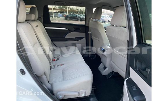 Buy Import Toyota Highlander White Car in Import - Dubai in Attapeu Province Buy Import Toyota Highlander White Car in Import - Dubai in Attapeu Province
