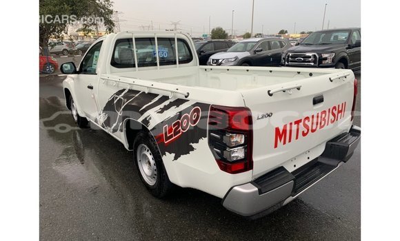Buy Import Mitsubishi L200 White Car in Import - Dubai in Attapeu Province Buy Import Mitsubishi L200 White Car in Import - Dubai in Attapeu Province
