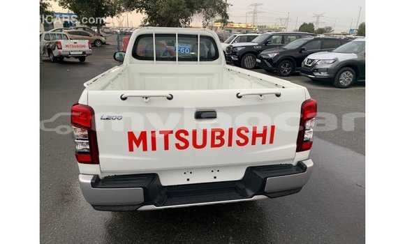 Buy Import Mitsubishi L200 White Car in Import - Dubai in Attapeu Province Buy Import Mitsubishi L200 White Car in Import - Dubai in Attapeu Province