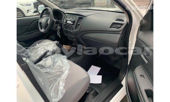 Buy Import Mitsubishi L200 White Car in Import - Dubai in Attapeu Province Buy Import Mitsubishi L200 White Car in Import - Dubai in Attapeu Province