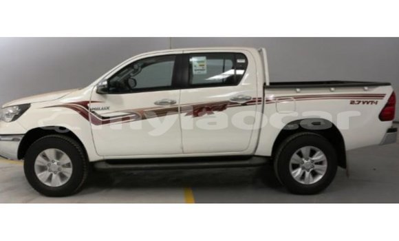 Acheter Import Voiture Toyota Hilux Blanc à Import - Dubai, Attapeu Province Acheter Import Voiture Toyota Hilux Blanc à Import - Dubai, Attapeu Province