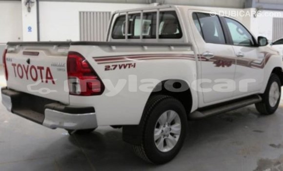 Acheter Import Voiture Toyota Hilux Blanc à Import - Dubai, Attapeu Province Acheter Import Voiture Toyota Hilux Blanc à Import - Dubai, Attapeu Province