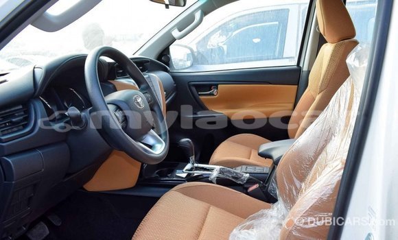 Acheter Import Voiture Toyota Fortuner Blanc à Import - Dubai, Attapeu Province Acheter Import Voiture Toyota Fortuner Blanc à Import - Dubai, Attapeu Province