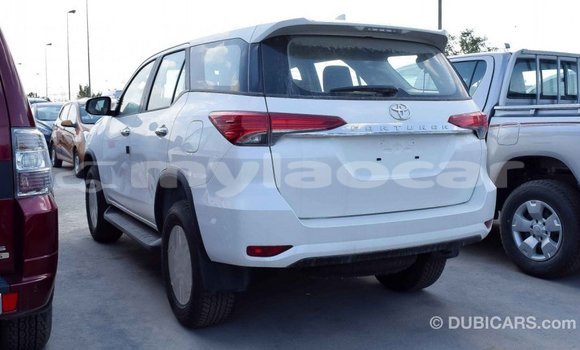Acheter Import Voiture Toyota Fortuner Blanc à Import - Dubai, Attapeu Province Acheter Import Voiture Toyota Fortuner Blanc à Import - Dubai, Attapeu Province