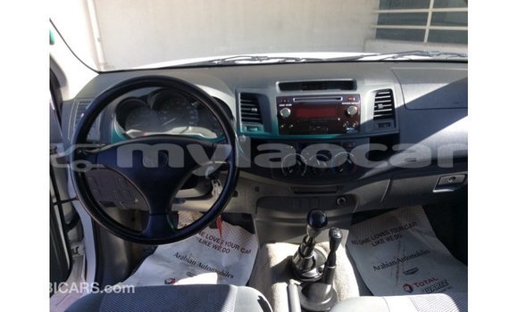 Buy Import Toyota Hilux White Car in Import - Dubai in Attapeu Province Buy Import Toyota Hilux White Car in Import - Dubai in Attapeu Province