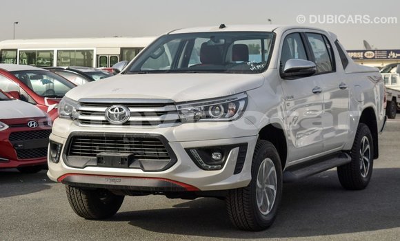 Acheter Import Voiture Toyota Hilux Blanc à Import - Dubai, Attapeu Province Acheter Import Voiture Toyota Hilux Blanc à Import - Dubai, Attapeu Province