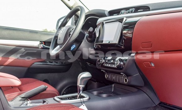 Acheter Import Voiture Toyota Hilux Blanc à Import - Dubai, Attapeu Province Acheter Import Voiture Toyota Hilux Blanc à Import - Dubai, Attapeu Province