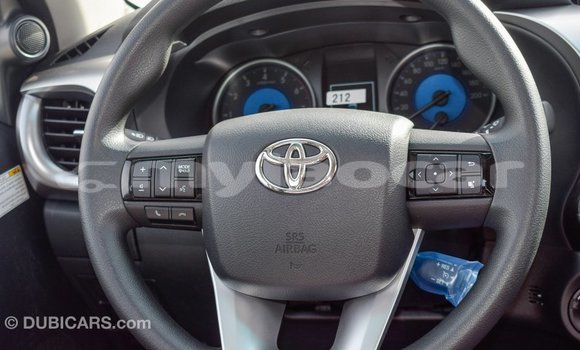 Acheter Import Voiture Toyota Hilux Blanc à Import - Dubai, Attapeu Province Acheter Import Voiture Toyota Hilux Blanc à Import - Dubai, Attapeu Province