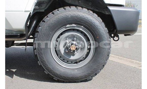 Buy Import Toyota Land Cruiser White Car in Import - Dubai in Attapeu Province Buy Import Toyota Land Cruiser White Car in Import - Dubai in Attapeu Province
