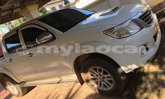 Buy Used Toyota Hilux White Car in Vientiane in Vientiane Province