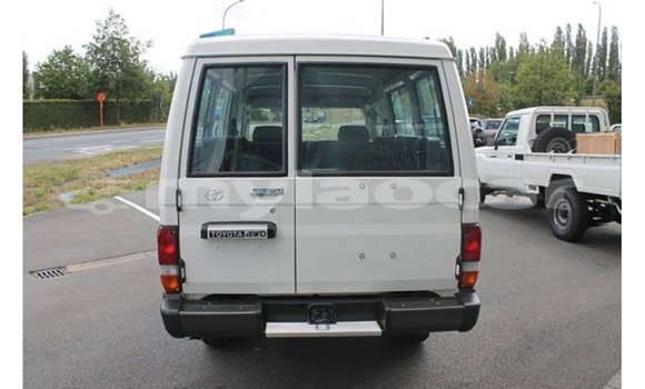 Buy Import Toyota Land Cruiser White Car in Import - Dubai in Attapeu Province Buy Import Toyota Land Cruiser White Car in Import - Dubai in Attapeu Province