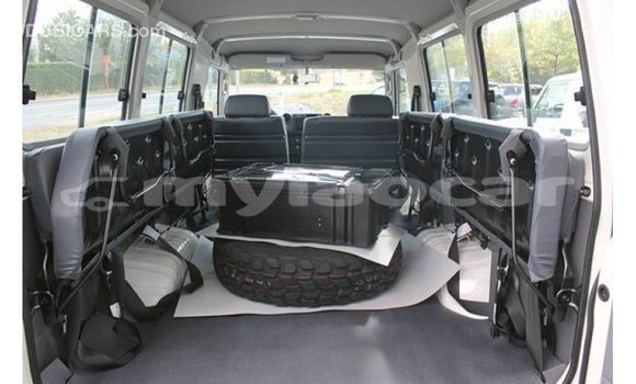 Buy Import Toyota Land Cruiser White Car in Import - Dubai in Attapeu Province Buy Import Toyota Land Cruiser White Car in Import - Dubai in Attapeu Province