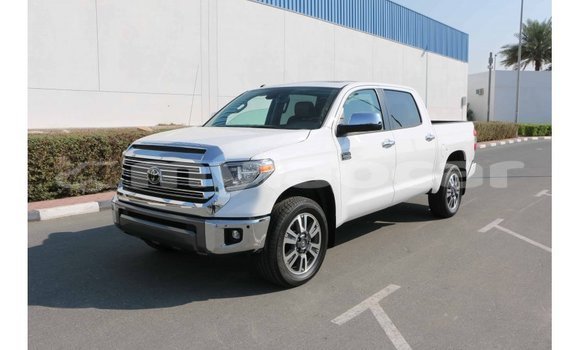 Acheter Import Voiture Toyota Tundra Blanc à Import - Dubai, Attapeu Province Acheter Import Voiture Toyota Tundra Blanc à Import - Dubai, Attapeu Province