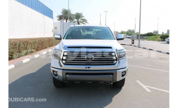 Acheter Import Voiture Toyota Tundra Blanc à Import - Dubai, Attapeu Province Acheter Import Voiture Toyota Tundra Blanc à Import - Dubai, Attapeu Province