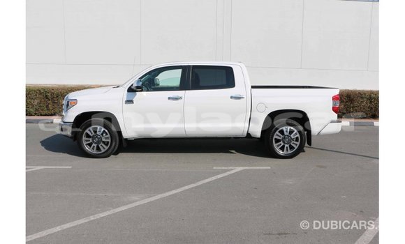 Acheter Import Voiture Toyota Tundra Blanc à Import - Dubai, Attapeu Province Acheter Import Voiture Toyota Tundra Blanc à Import - Dubai, Attapeu Province
