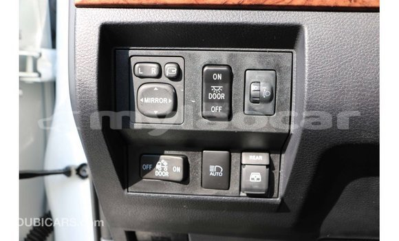 Acheter Import Voiture Toyota Tundra Blanc à Import - Dubai, Attapeu Province Acheter Import Voiture Toyota Tundra Blanc à Import - Dubai, Attapeu Province