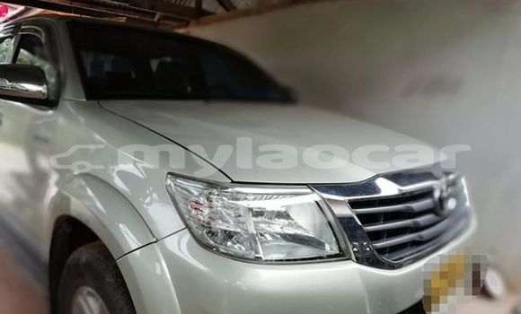 Buy Used Toyota Hilux Silver Car in Vientiane in Vientiane Province