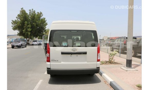 Acheter Import Voiture Toyota Hiace Blanc à Import - Dubai, Attapeu Province Acheter Import Voiture Toyota Hiace Blanc à Import - Dubai, Attapeu Province